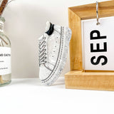 Simple sneaker Animal hair claw clip: White